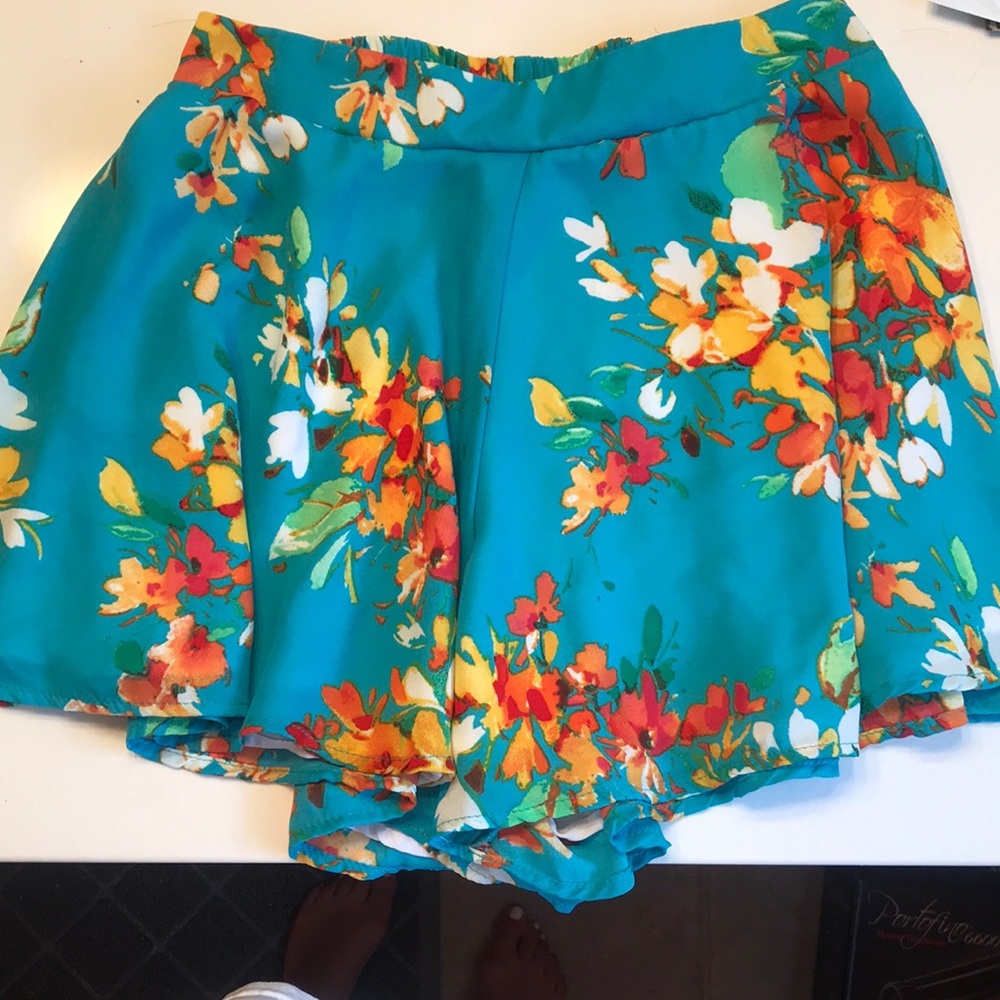 NWT floral boutique shorts